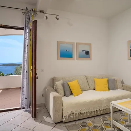 Tilla's House * Hvar Town