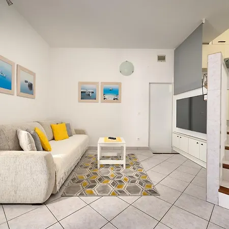 Tilla's House Daire Hvar Town