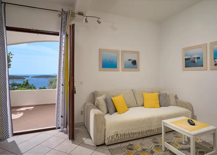 Tilla's House * Hvar Town